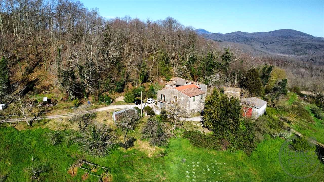 RISERVA NATURALE VAL DI FARMA - CASALE E TERRENO