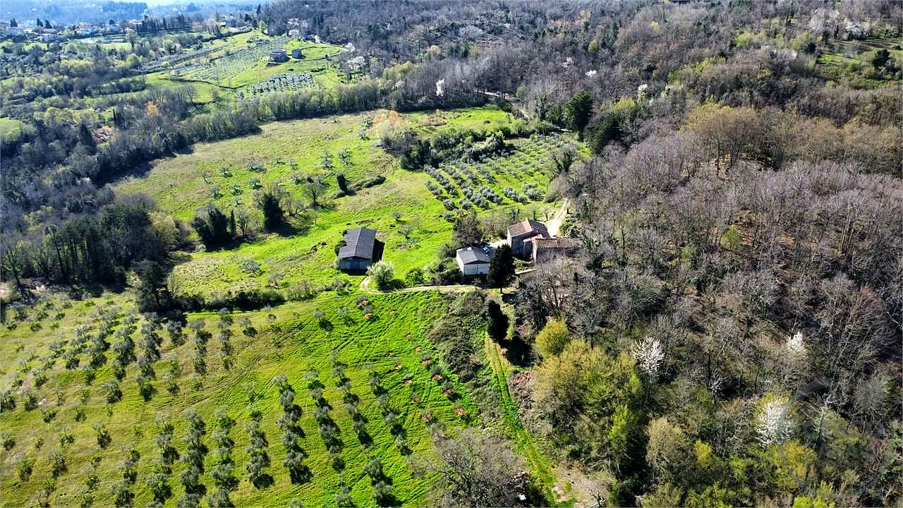 RISERVA NATURALE VAL DI FARMA - CASALE E TERRENO