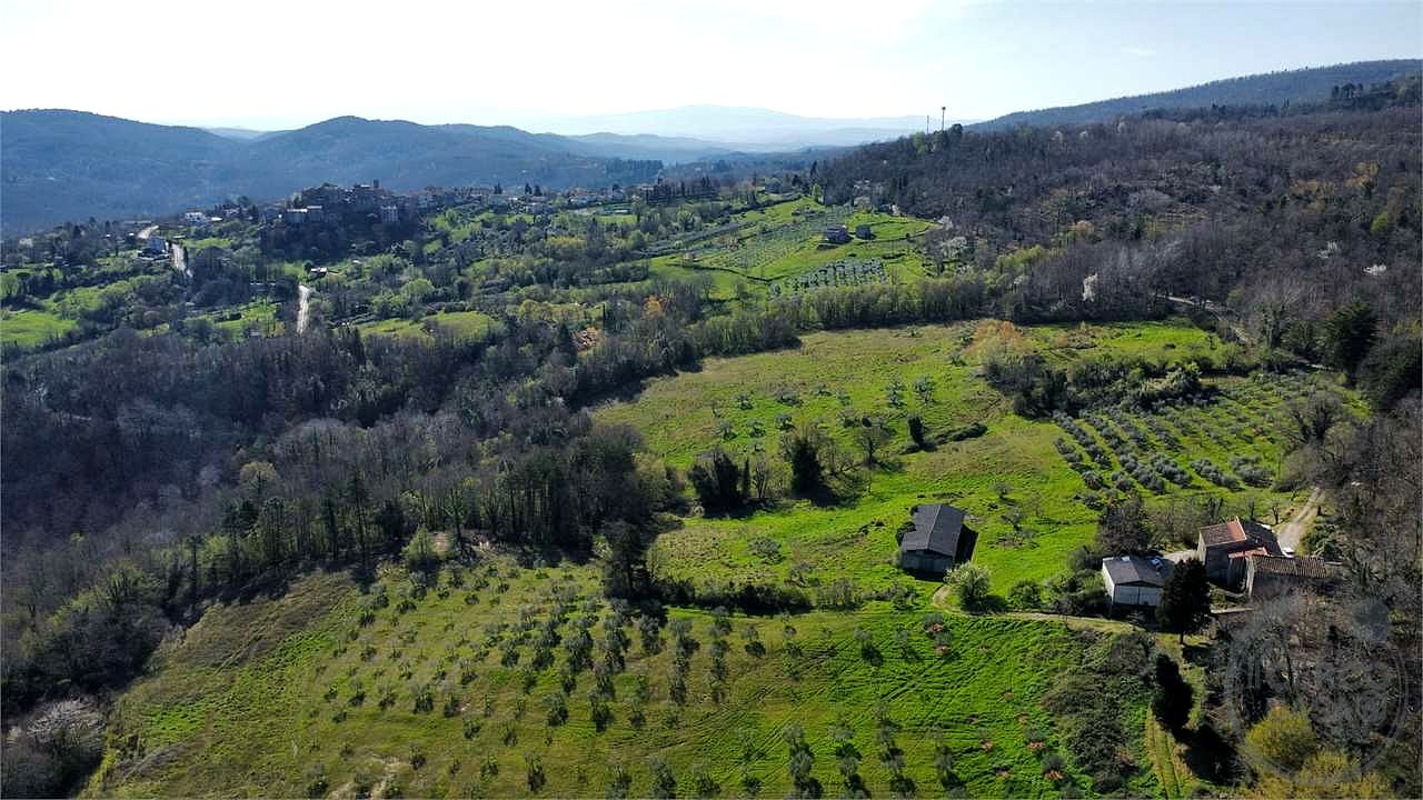 RISERVA NATURALE VAL DI FARMA - CASALE E TERRENO