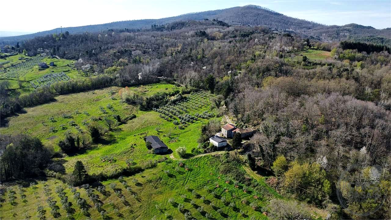 RISERVA NATURALE VAL DI FARMA - CASALE E TERRENO