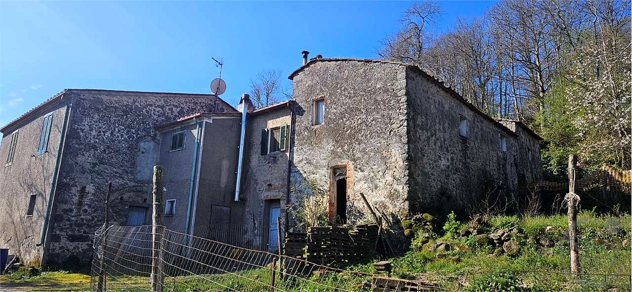 RISERVA NATURALE VAL DI FARMA - CASALE E TERRENO