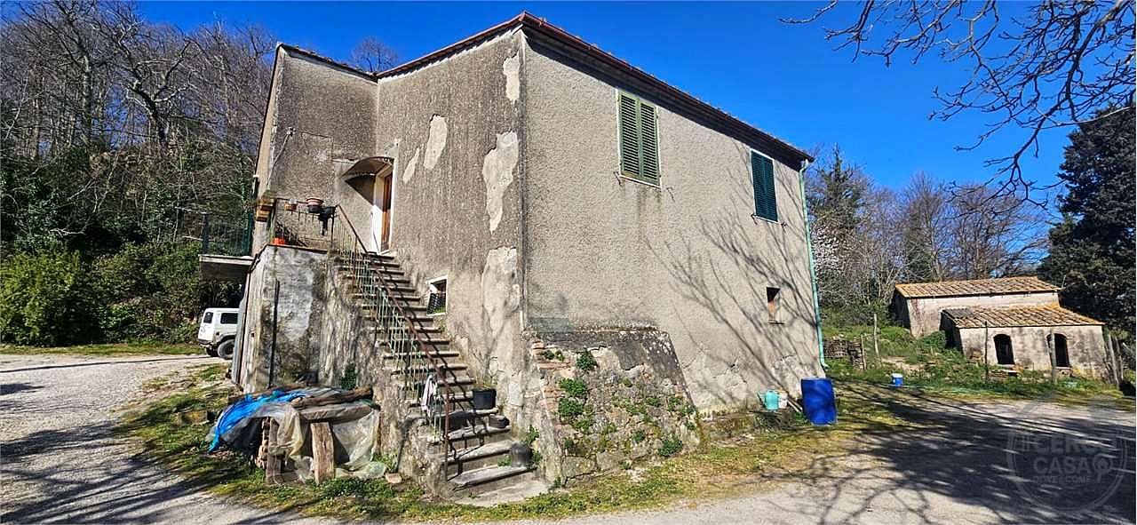 RISERVA NATURALE VAL DI FARMA - CASALE E TERRENO