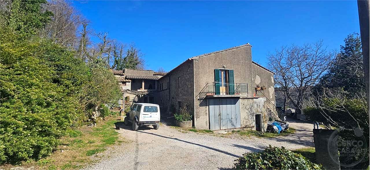 RISERVA NATURALE VAL DI FARMA - CASALE E TERRENO
