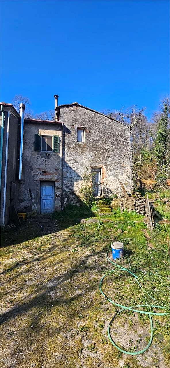 RISERVA NATURALE VAL DI FARMA - CASALE E TERRENO