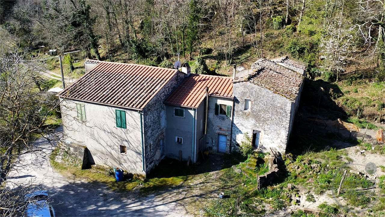 RISERVA NATURALE VAL DI FARMA - CASALE E TERRENO