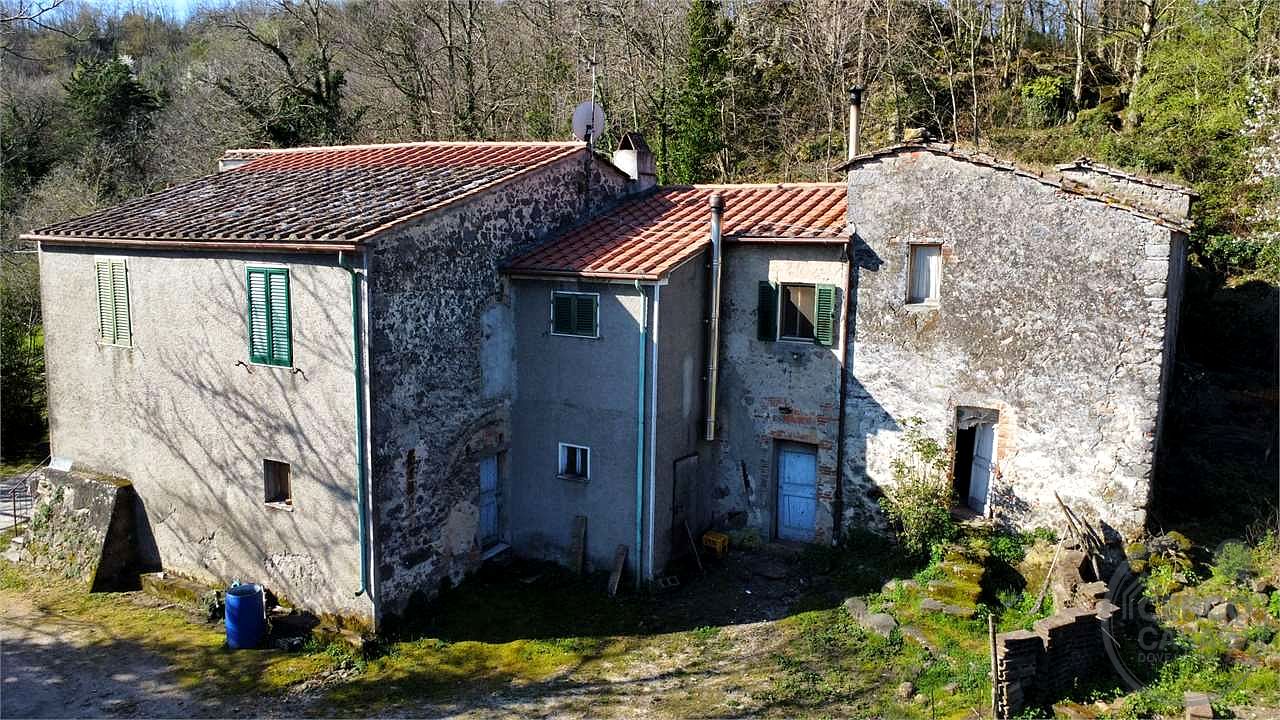 RISERVA NATURALE VAL DI FARMA - CASALE E TERRENO