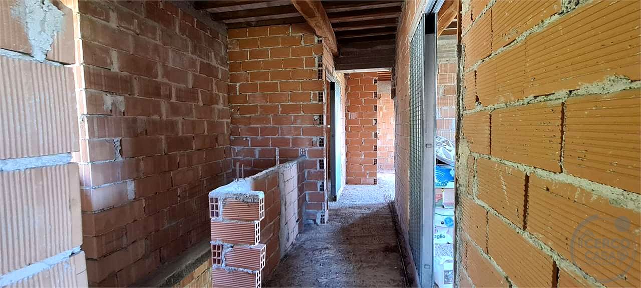 TODI - MONTEMOLINO: CASALE CON TERRENO