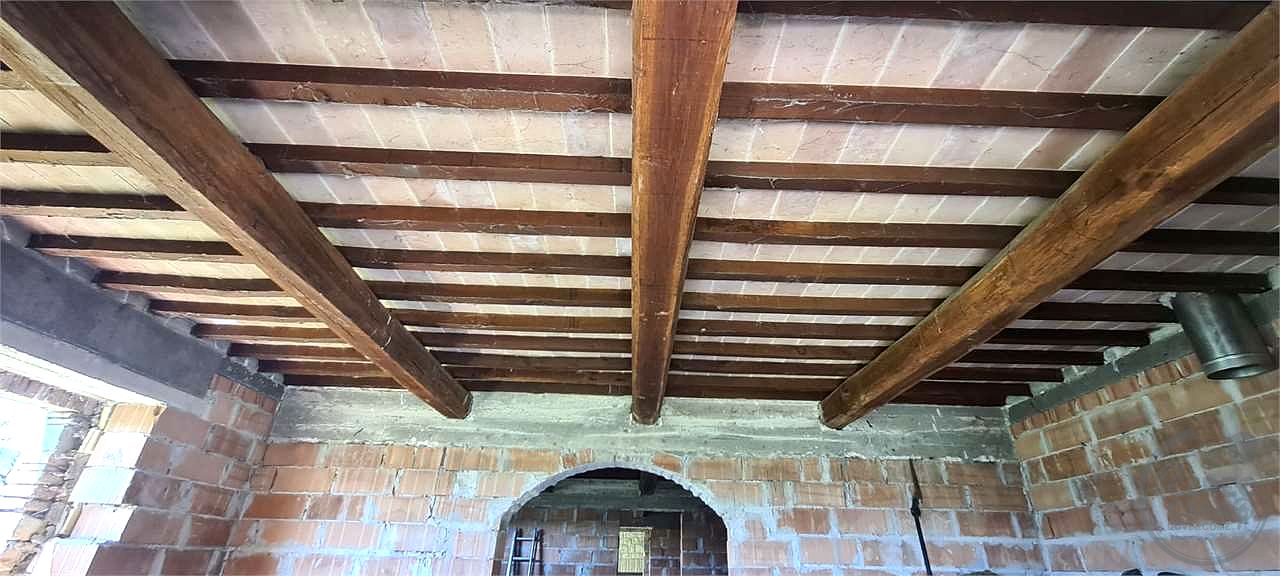 TODI - MONTEMOLINO: CASALE CON TERRENO