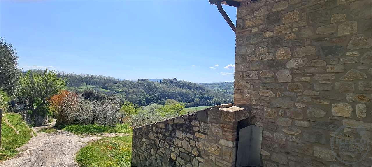 TODI - MONTEMOLINO: CASALE CON TERRENO