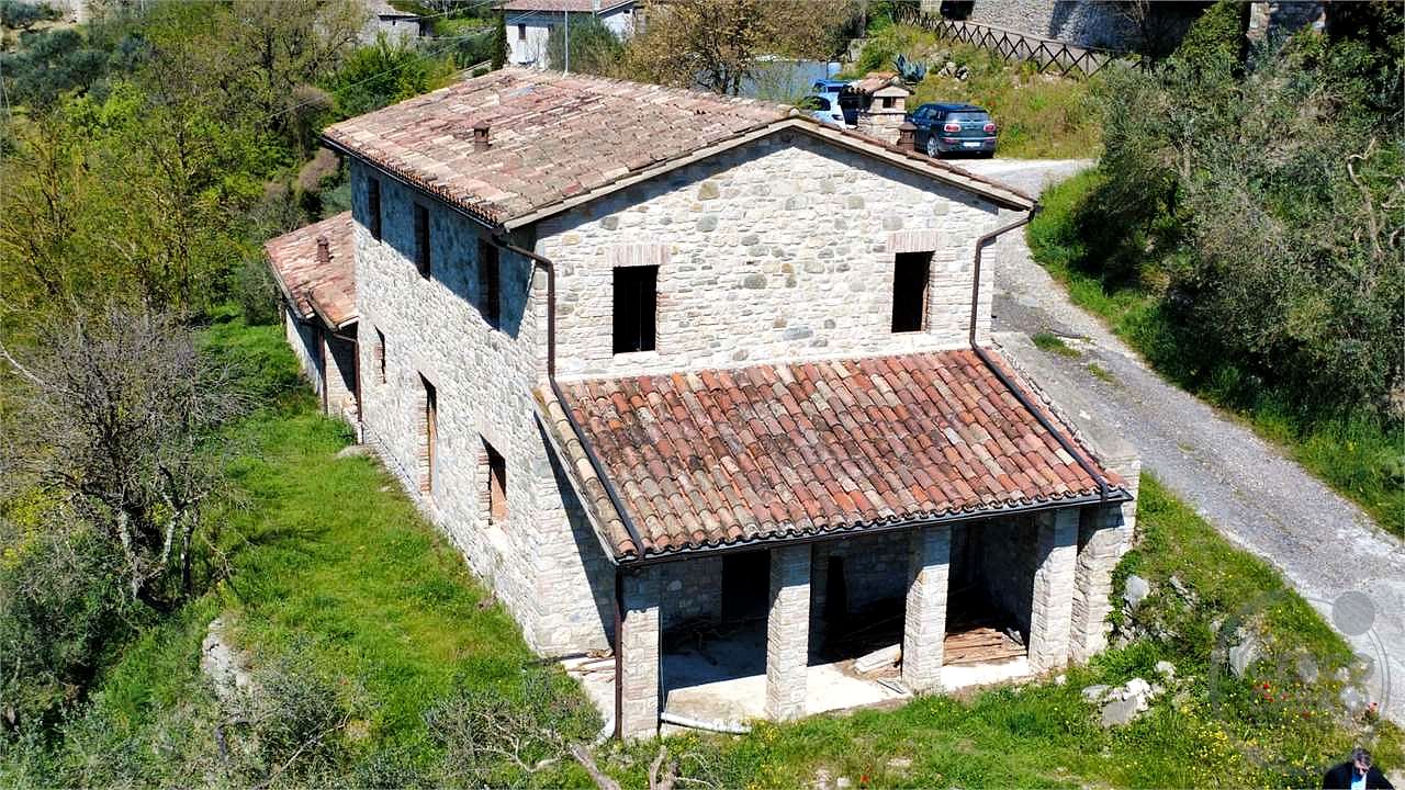 TODI - MONTEMOLINO: CASALE CON TERRENO