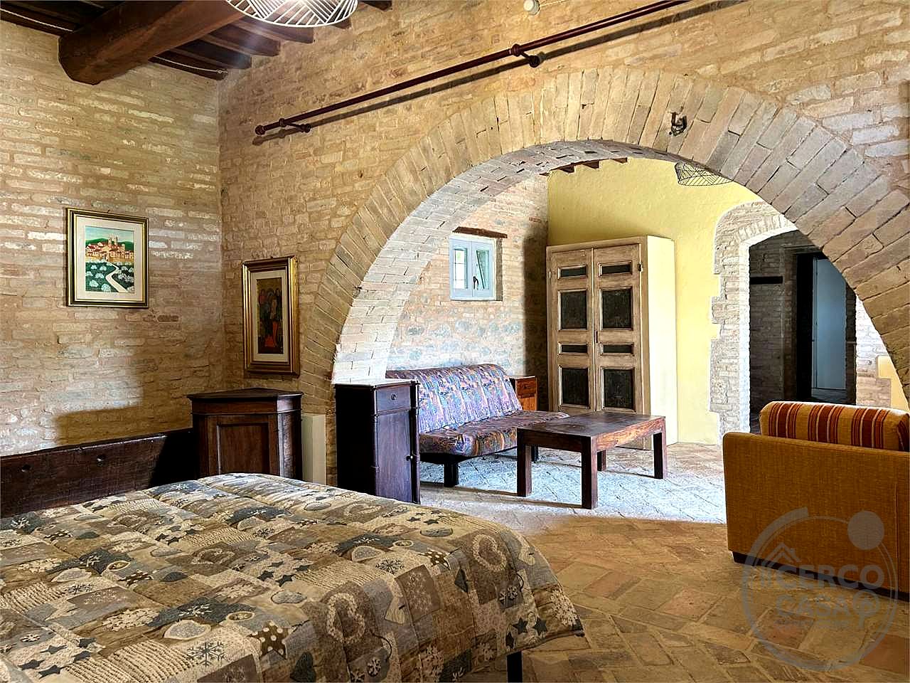 SPLENDIDO CASALE CON GIARDINO ESCLUSIVO