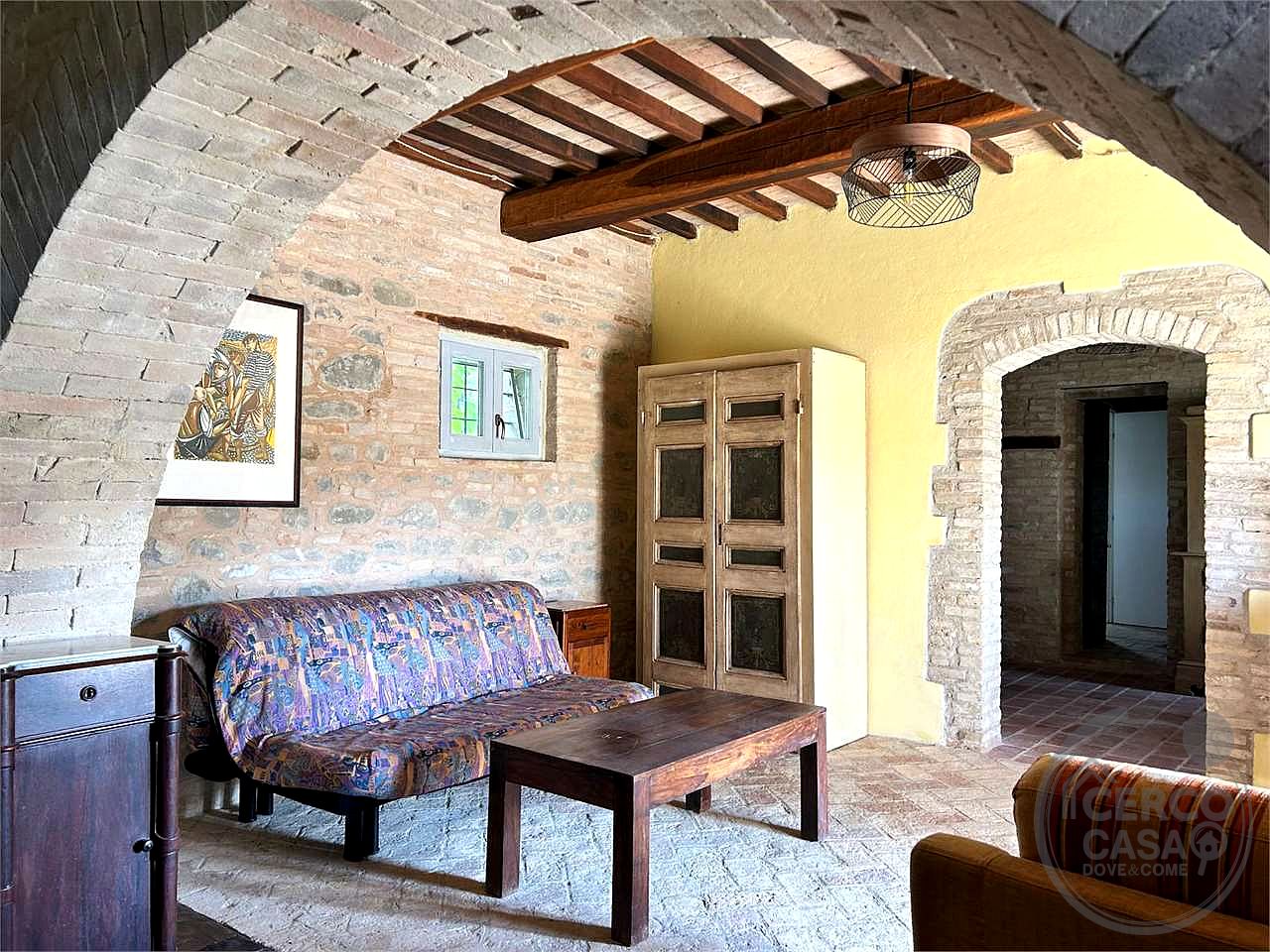 SPLENDIDO CASALE CON GIARDINO ESCLUSIVO