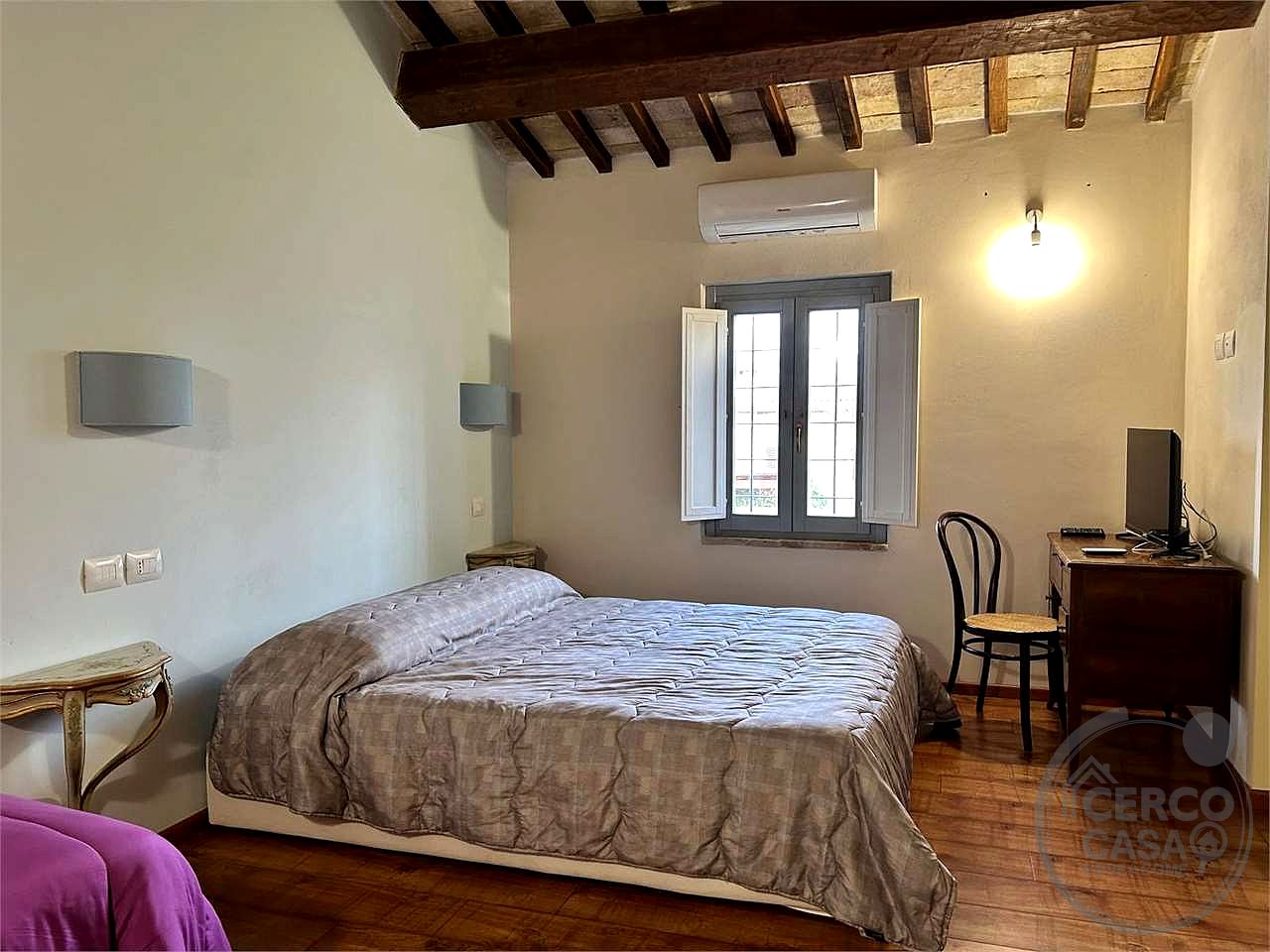 SPLENDIDO CASALE CON GIARDINO ESCLUSIVO