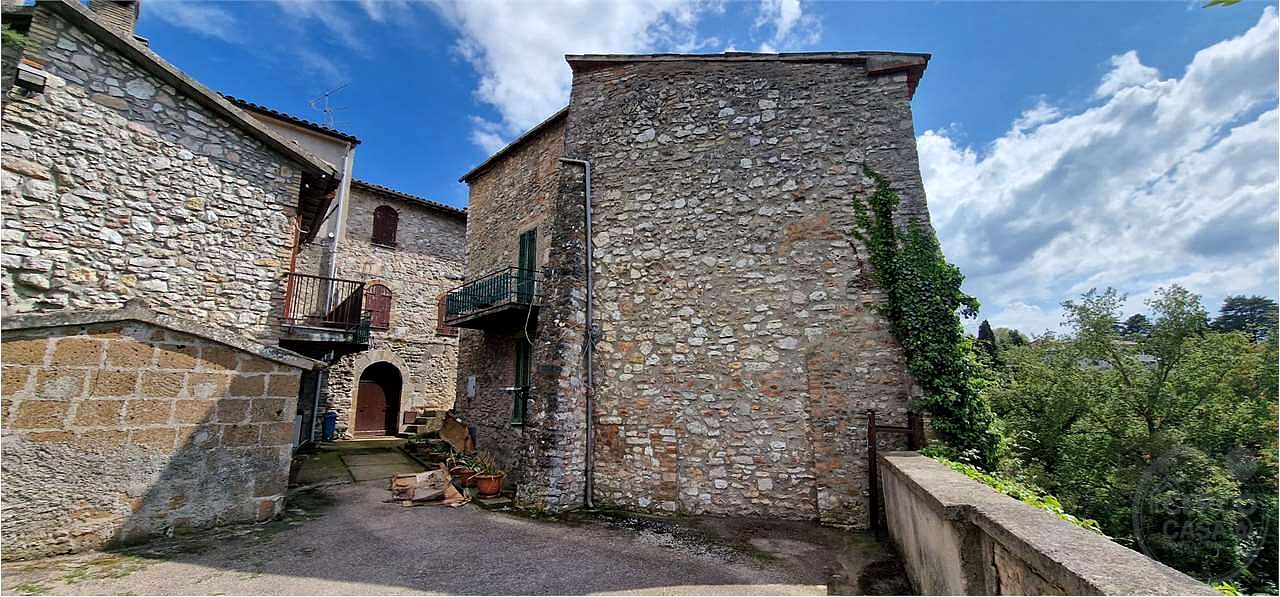 MASSA MARTANA - VIEPRI: APPARTAMENTO RISTRUTTURATO