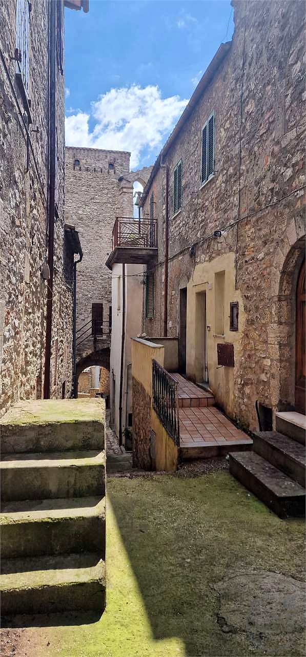 MASSA MARTANA - VIEPRI: APPARTAMENTO RISTRUTTURATO