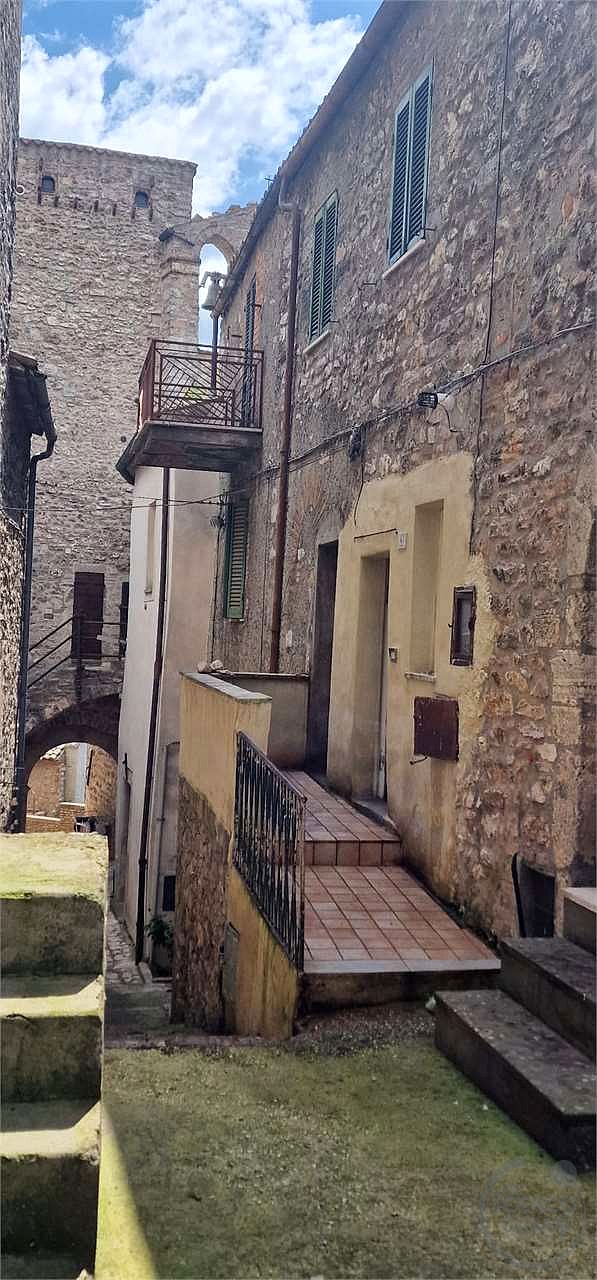 MASSA MARTANA - VIEPRI: APPARTAMENTO RISTRUTTURATO