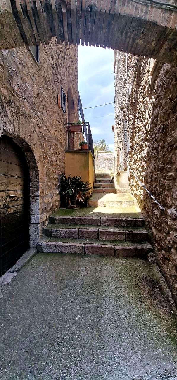 MASSA MARTANA - VIEPRI: APPARTAMENTO RISTRUTTURATO