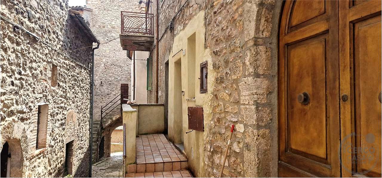 MASSA MARTANA - VIEPRI: APPARTAMENTO RISTRUTTURATO