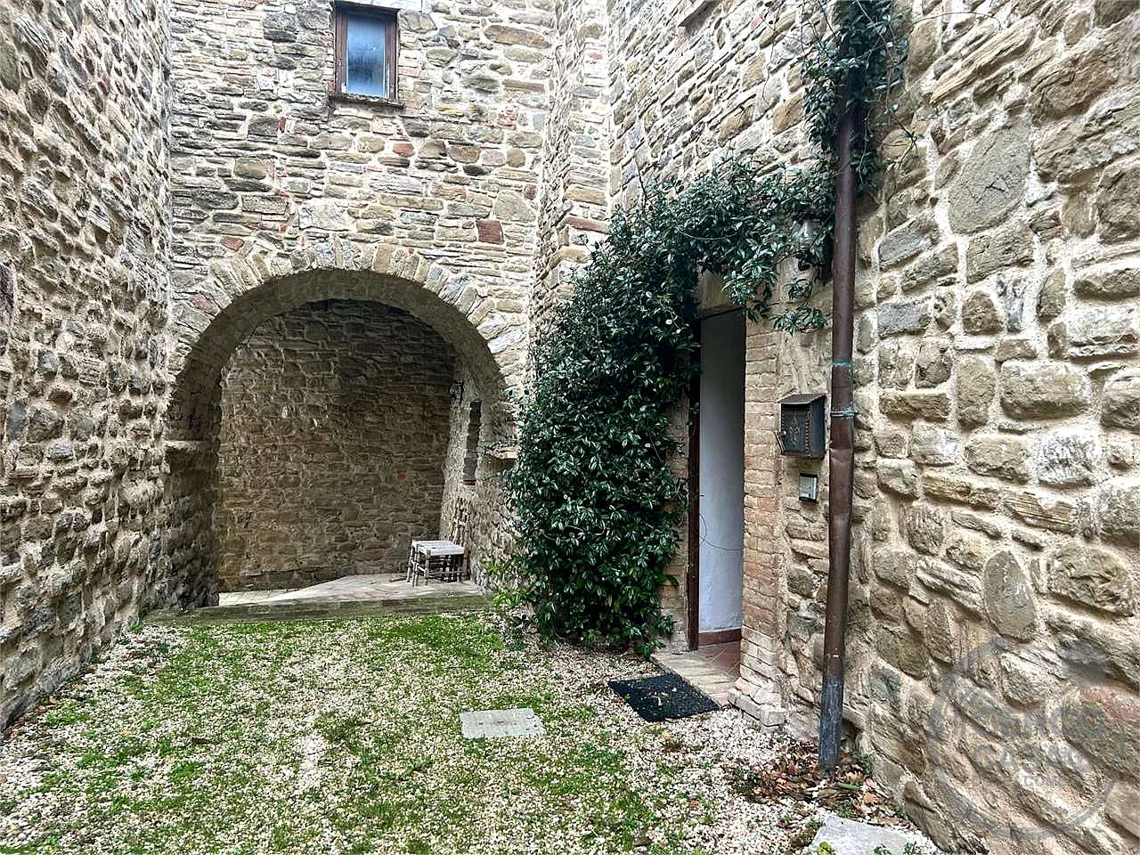 ASSISI: CASTELLO DI PORZIANO