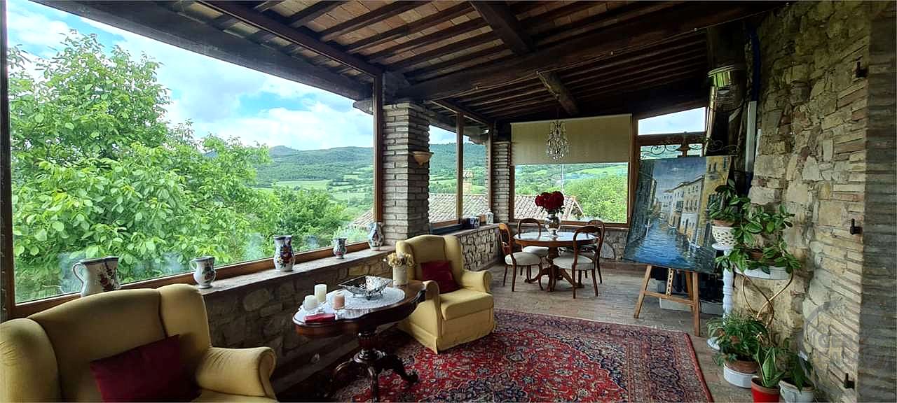 PRESTIGIOSO CASALE CON DEPENDANCE E PISCINA