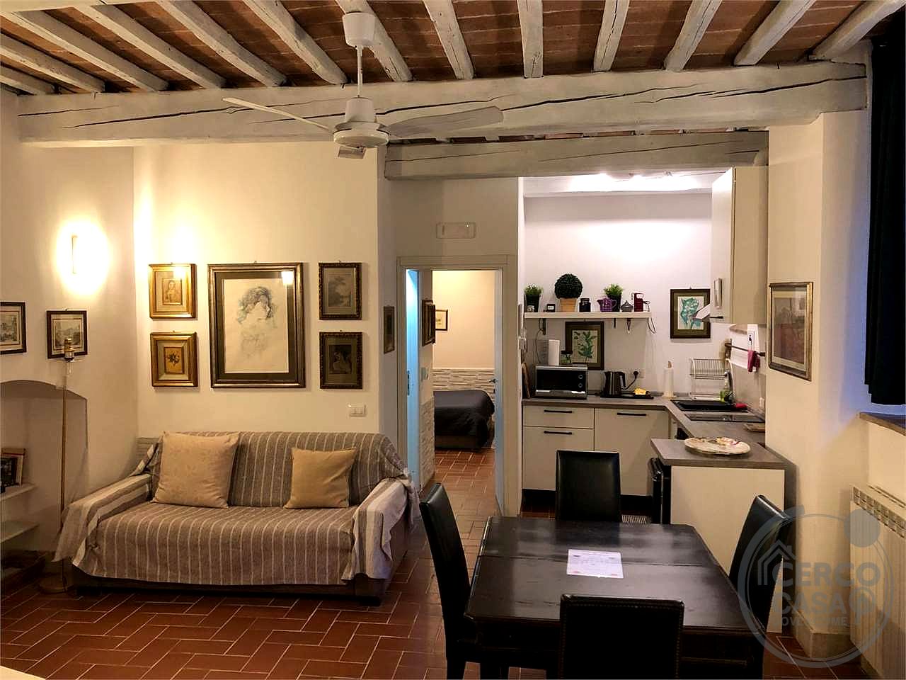 TODI: CARATTERISTICO APPARTAMENTO IN CENTRO STORICO