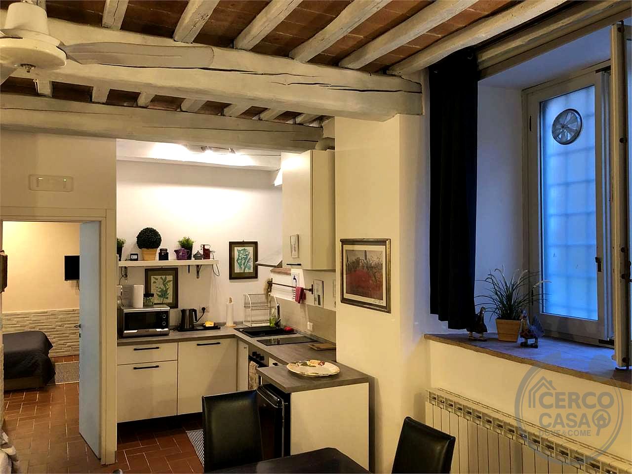 TODI: CARATTERISTICO APPARTAMENTO IN CENTRO STORICO