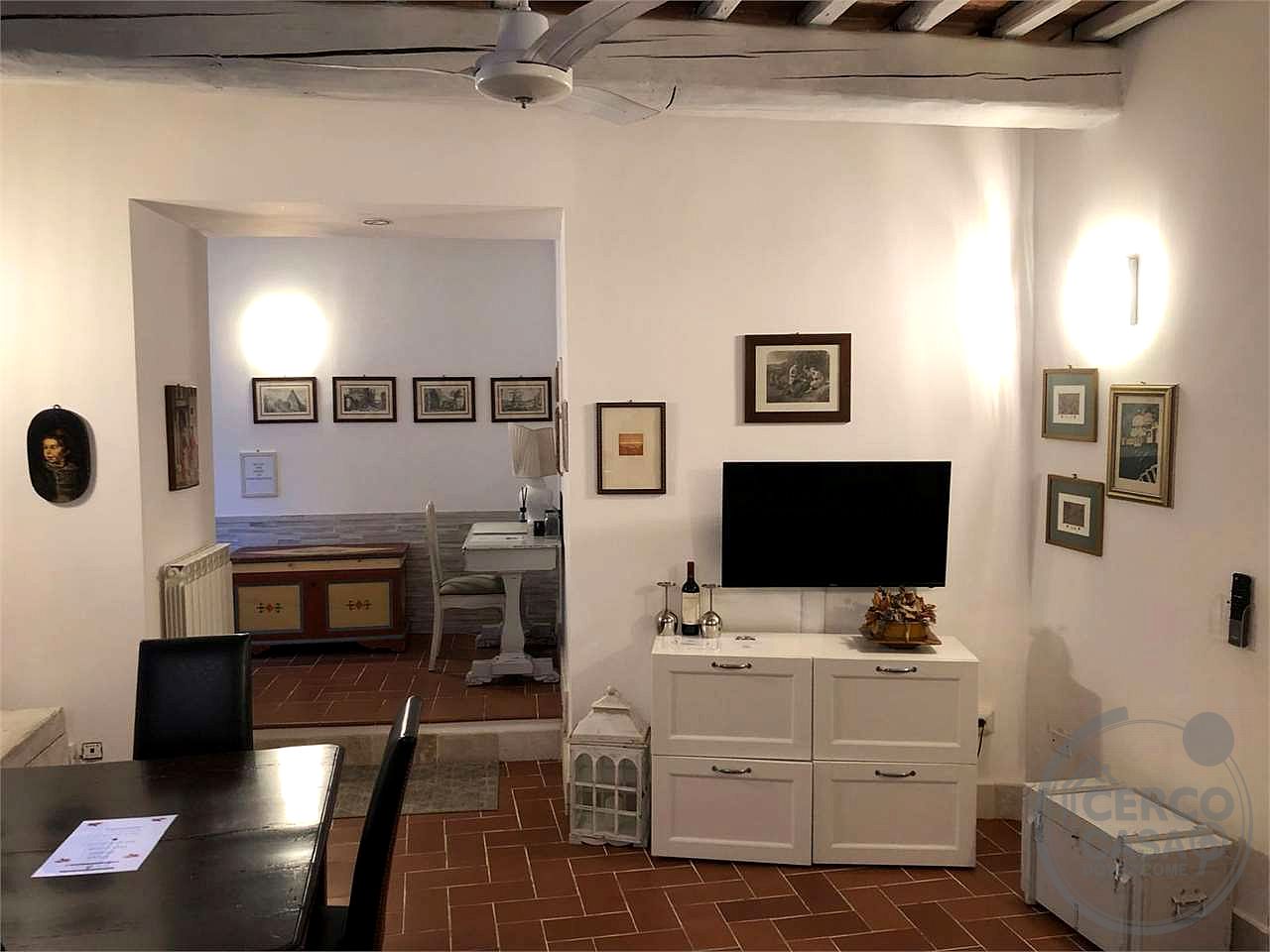 TODI: CARATTERISTICO APPARTAMENTO IN CENTRO STORICO