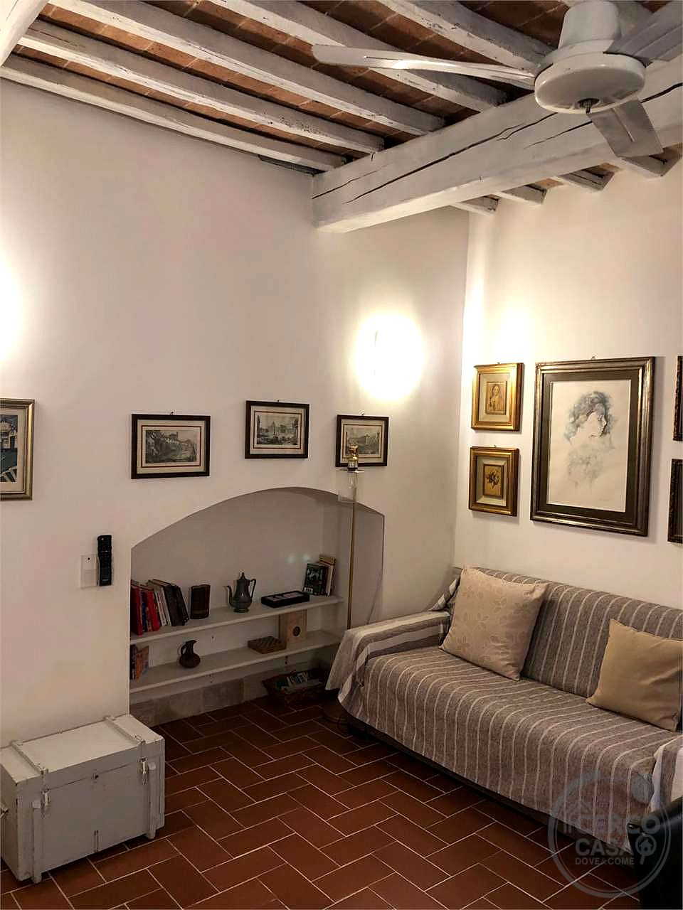 TODI: CARATTERISTICO APPARTAMENTO IN CENTRO STORICO