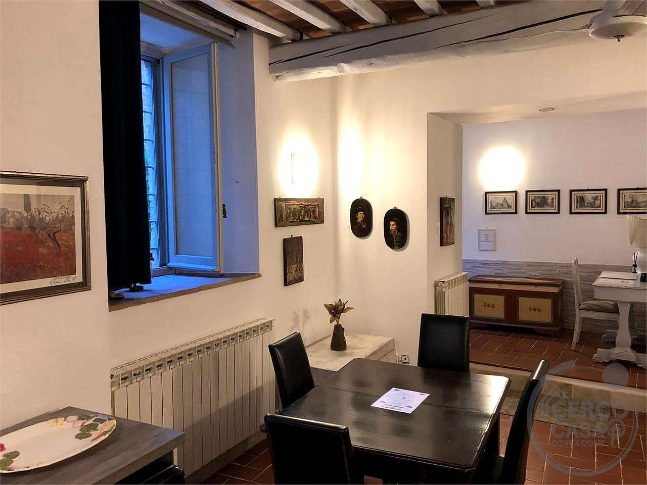 TODI: CARATTERISTICO APPARTAMENTO IN CENTRO STORICO