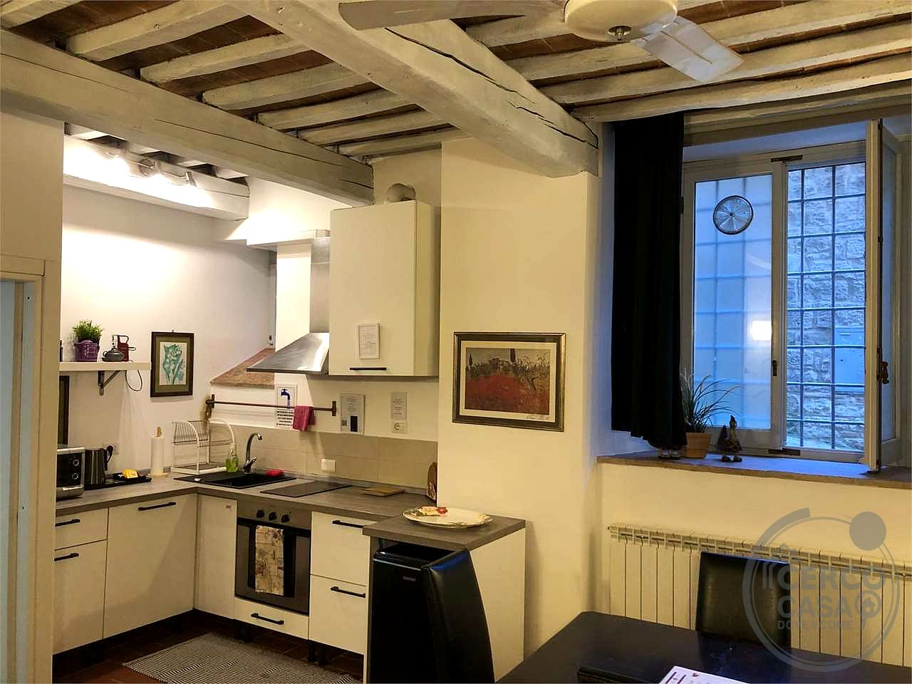 TODI: CARATTERISTICO APPARTAMENTO IN CENTRO STORICO