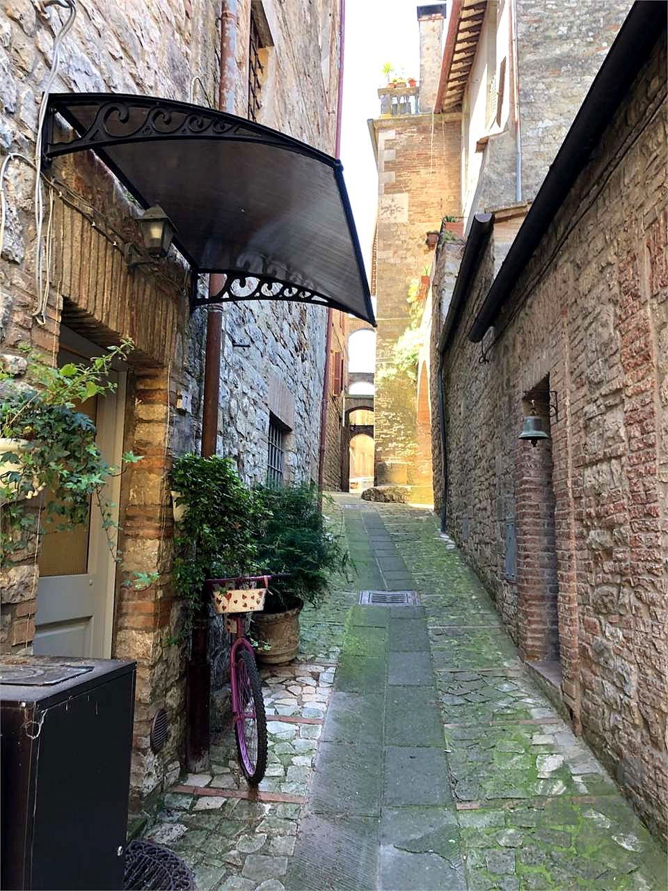 TODI: CARATTERISTICO APPARTAMENTO IN CENTRO STORICO
