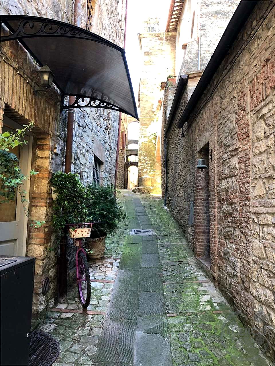 TODI: CARATTERISTICO APPARTAMENTO IN CENTRO STORICO