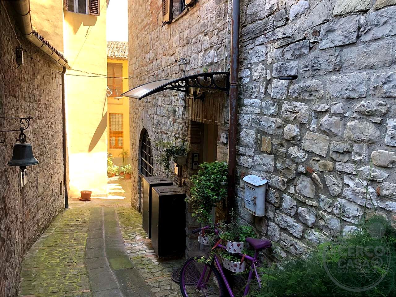 TODI: CARATTERISTICO APPARTAMENTO IN CENTRO STORICO
