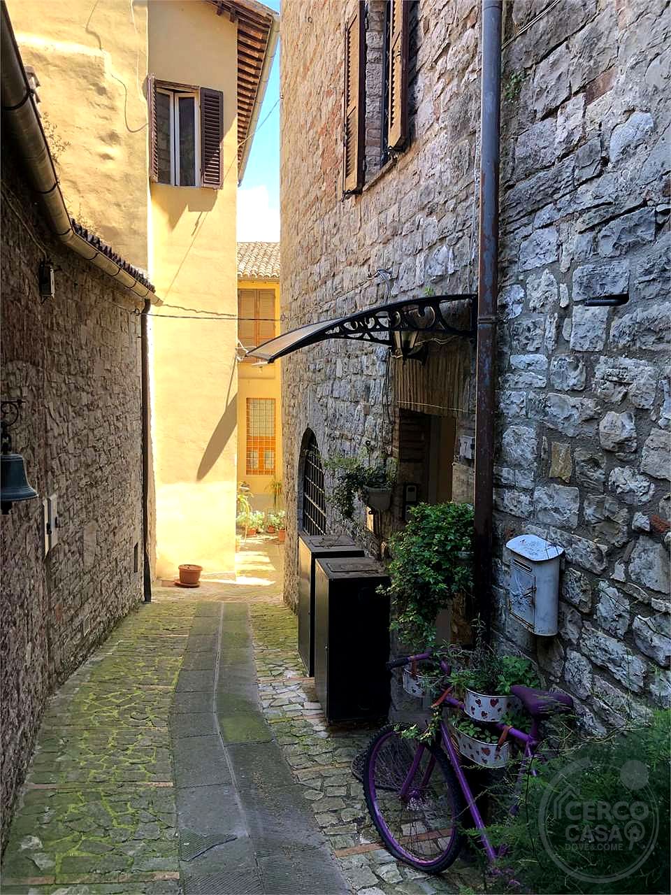 TODI: CARATTERISTICO APPARTAMENTO IN CENTRO STORICO
