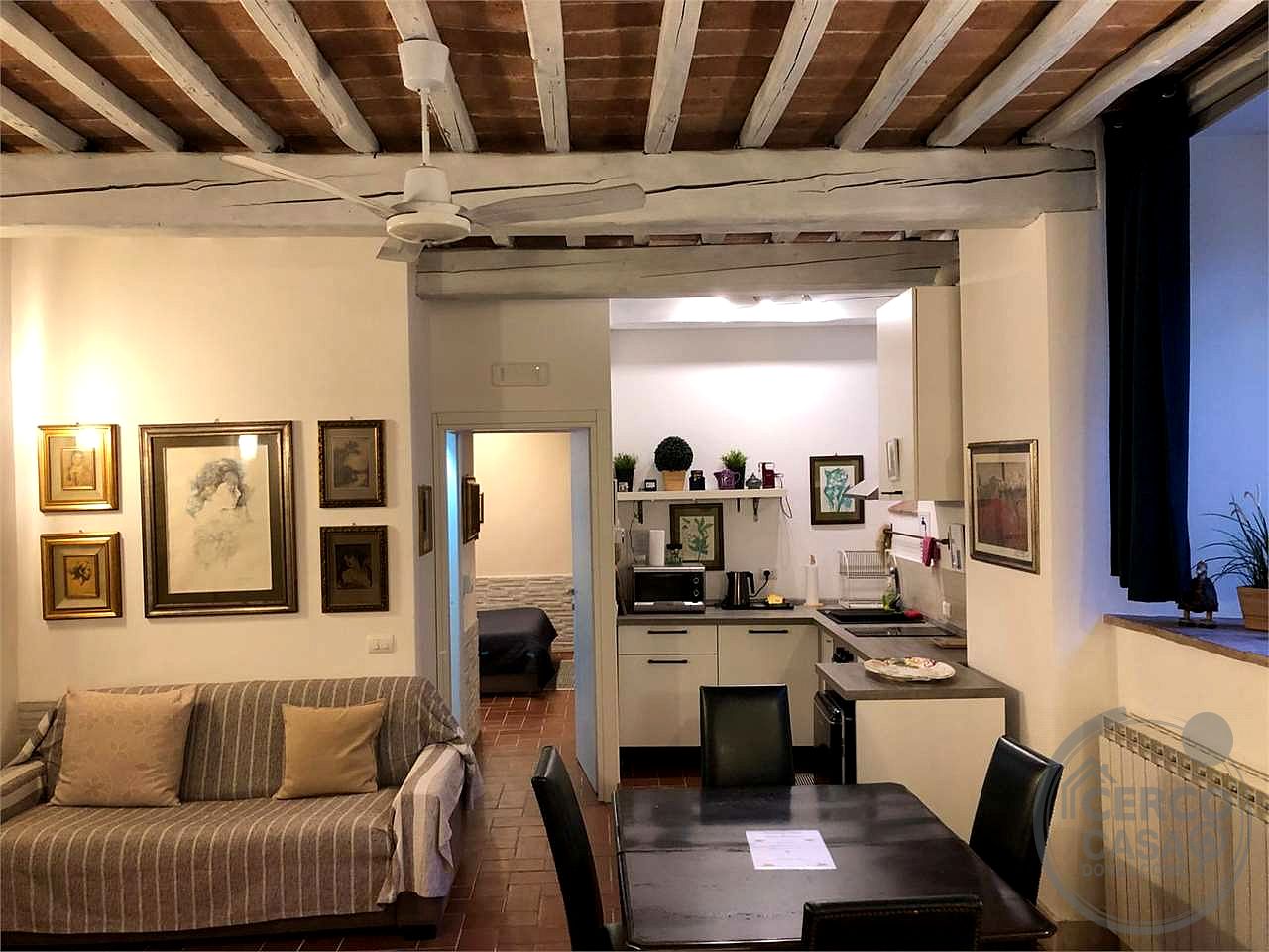 TODI: CARATTERISTICO APPARTAMENTO IN CENTRO STORICO