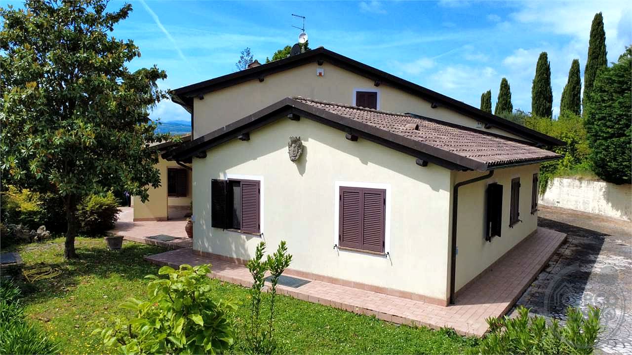 TODI - MONTELUPINO: PRESTIGIOSA VILLA PANORAMICA