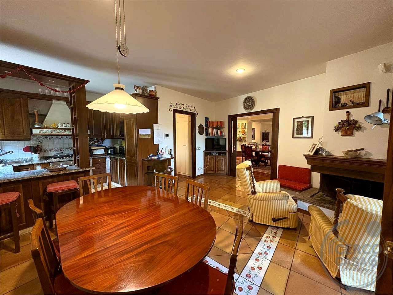 TODI - MONTELUPINO: PRESTIGIOSA VILLA PANORAMICA