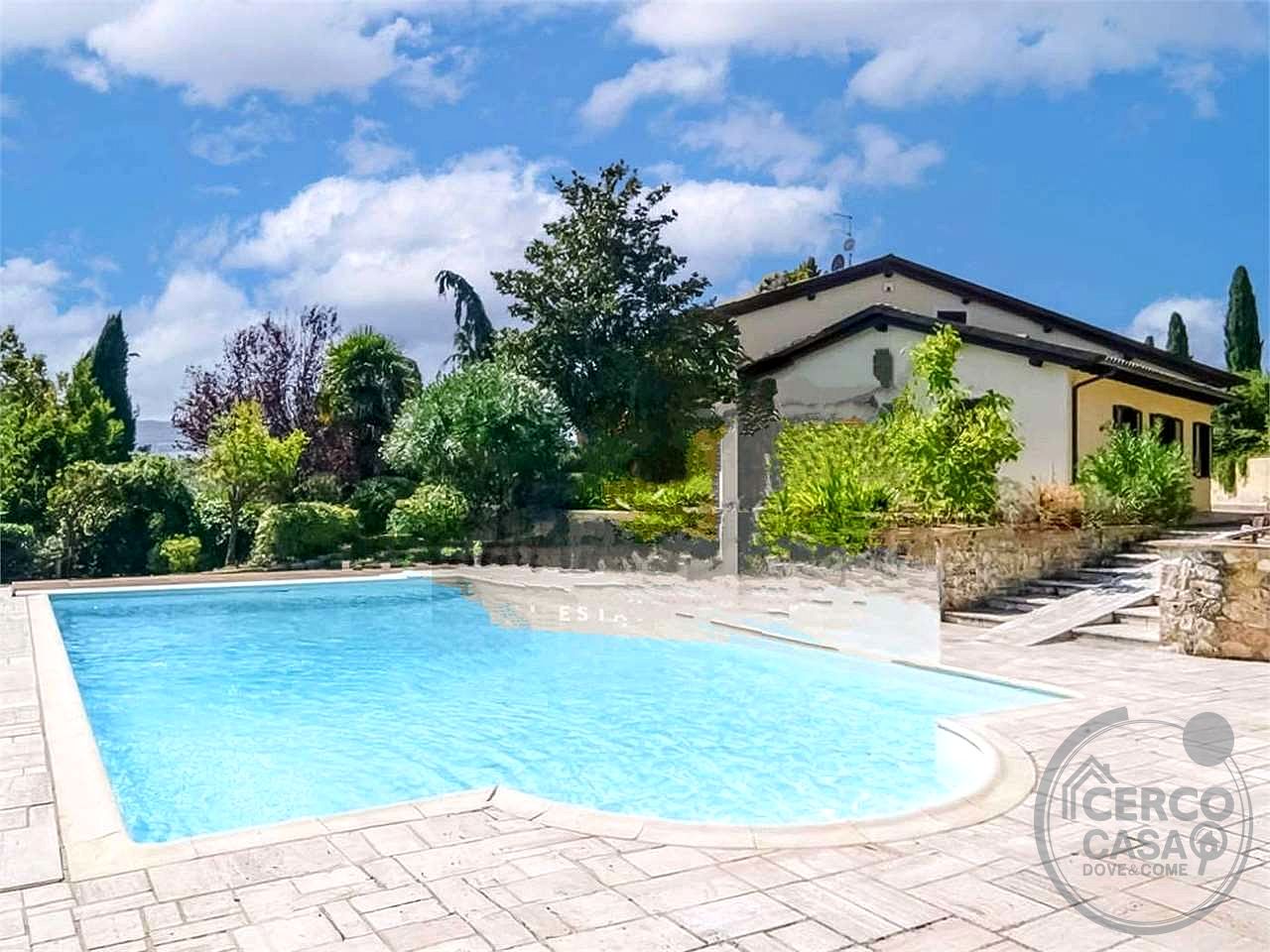 TODI - MONTELUPINO: PRESTIGIOSA VILLA PANORAMICA