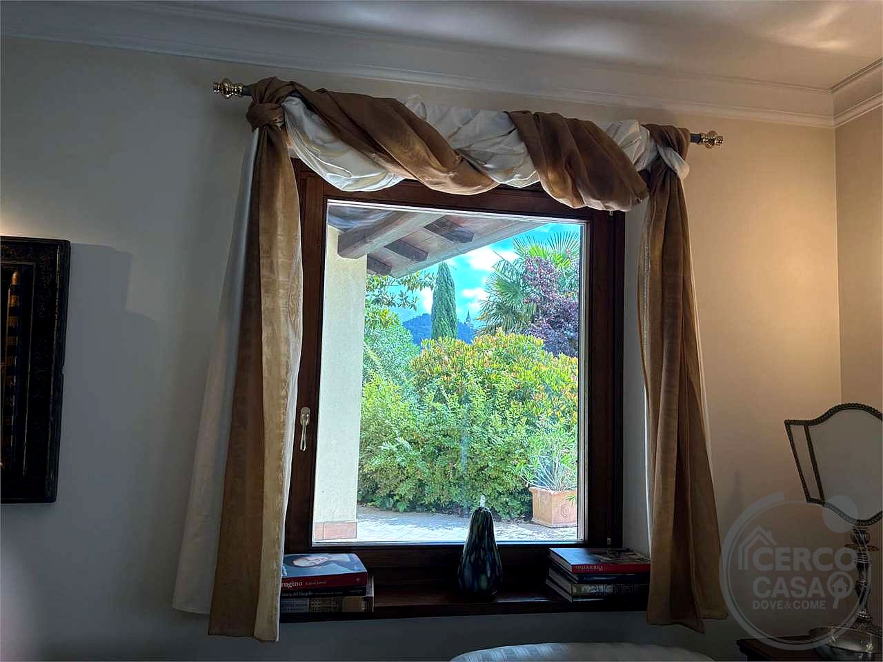 TODI - MONTELUPINO: PRESTIGIOSA VILLA PANORAMICA