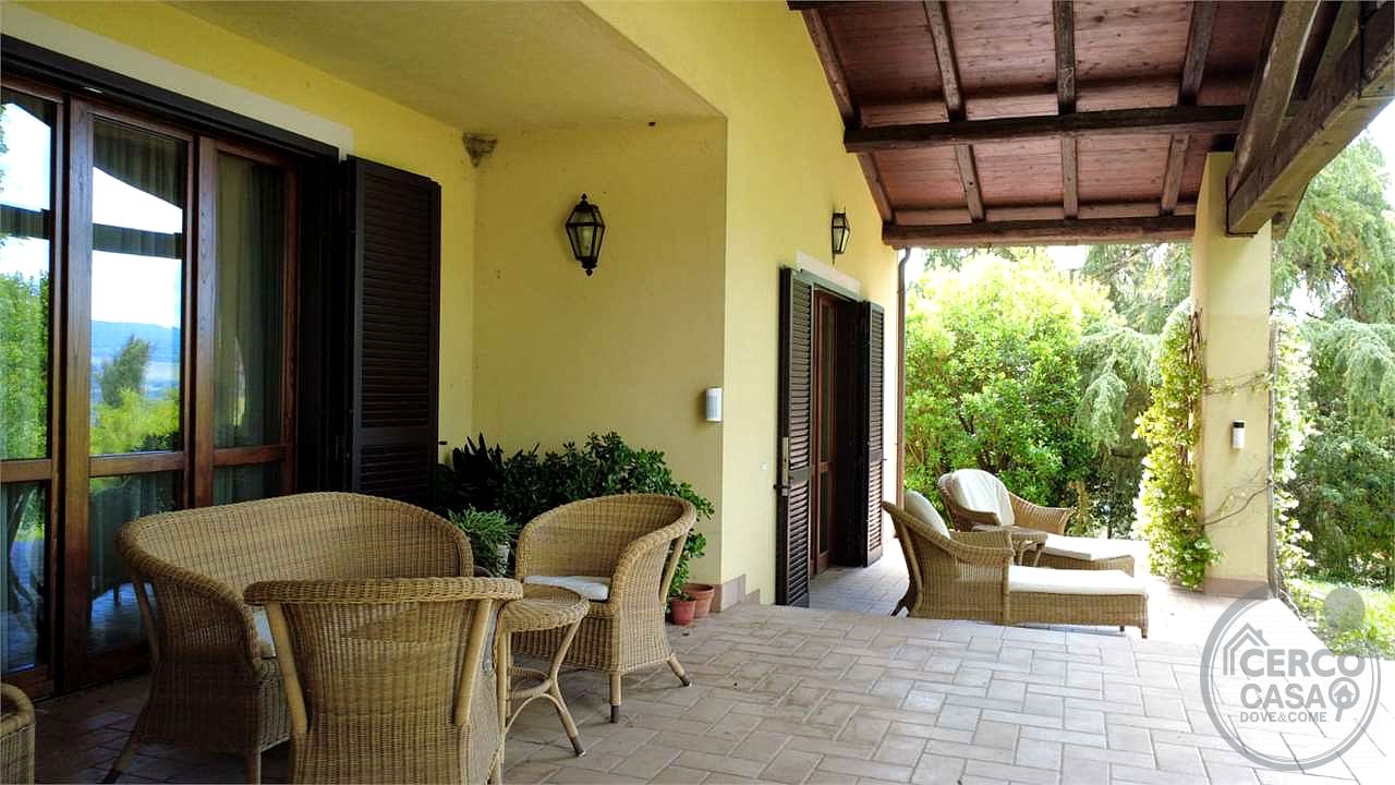 TODI - MONTELUPINO: PRESTIGIOSA VILLA PANORAMICA