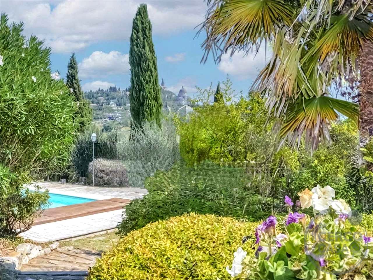 TODI - MONTELUPINO: PRESTIGIOSA VILLA PANORAMICA