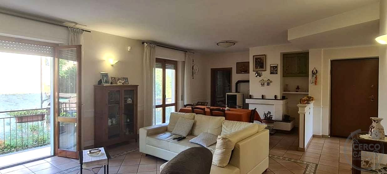 FABRO: APPARTAMENTO RISTRUTTURATO CON GARAGE, CANTINA E POSTO AUTO