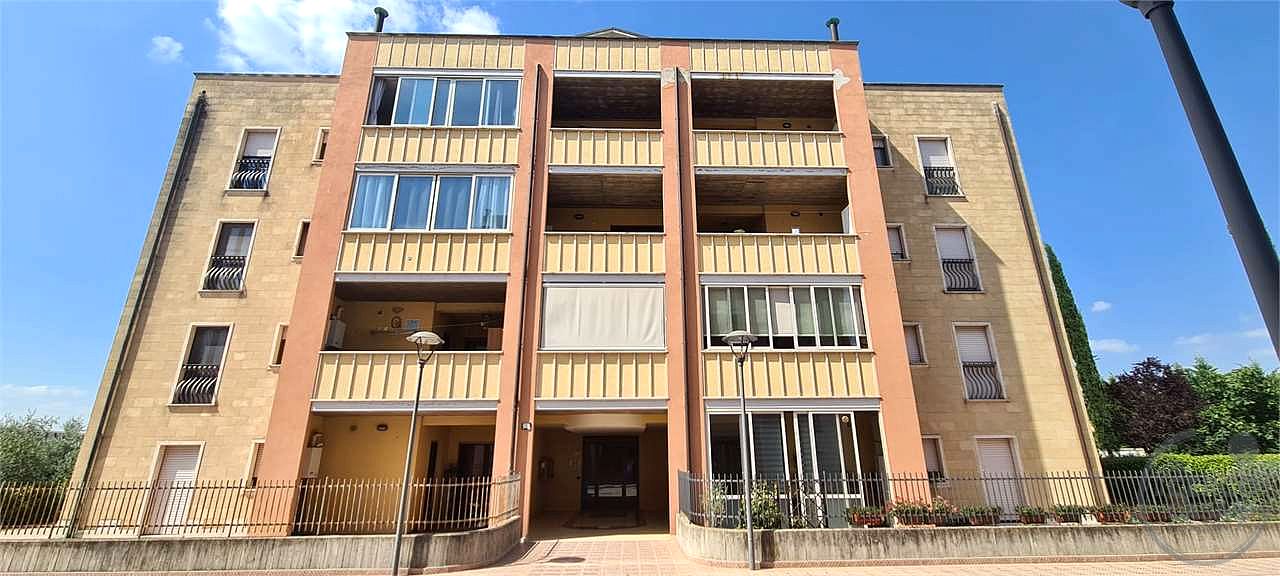 TODI - PIAN DI PORTO: APPARTAMENTO CON GARAGE