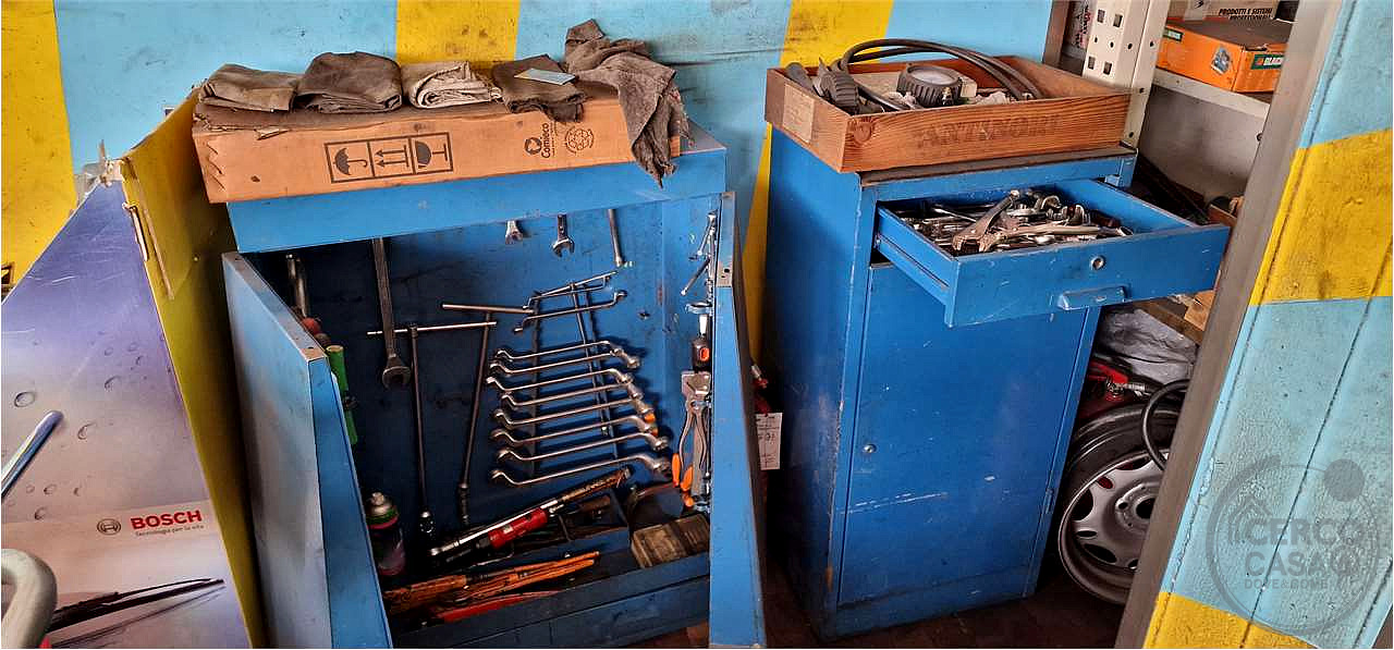 Vendesi attività commerciale gommista e immobile.
