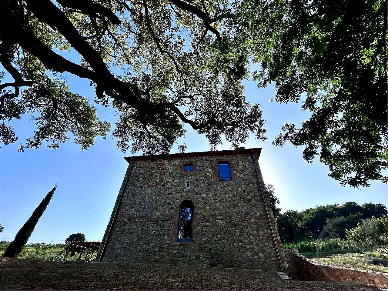 ROCCASTRADA: PROPRIETA' UNICA NEL SUO GENERE