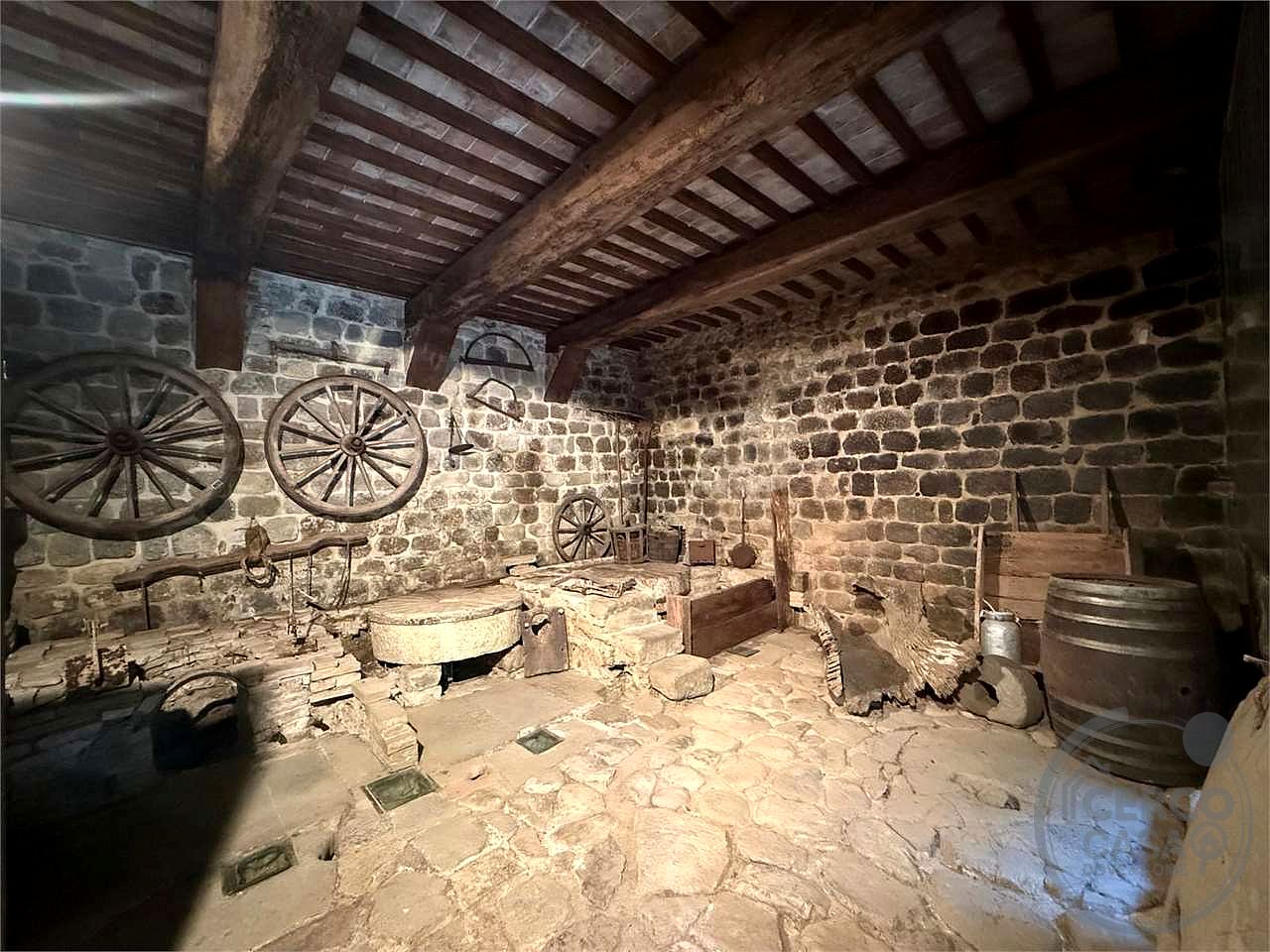 ANTICA FERRIERA MEDIEVALE IN VENDITA TRA SIENA E GROSSETO