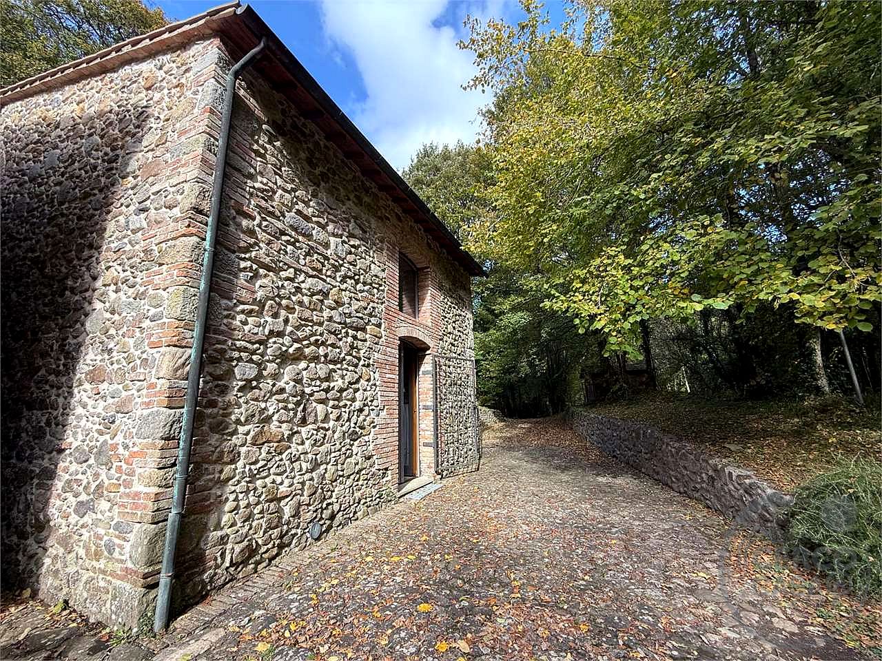 ANTICA FERRIERA MEDIEVALE IN VENDITA TRA SIENA E GROSSETO