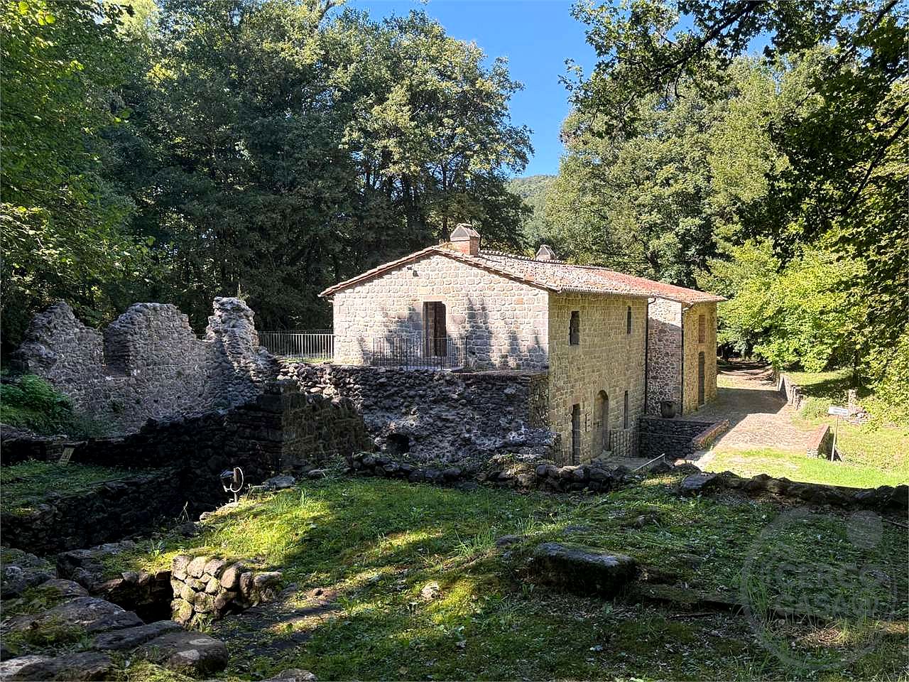 ANTICA FERRIERA MEDIEVALE IN VENDITA TRA SIENA E GROSSETO