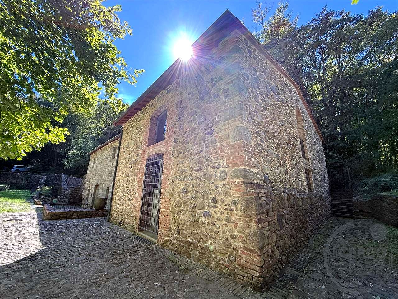 ANTICA FERRIERA MEDIEVALE IN VENDITA TRA SIENA E GROSSETO