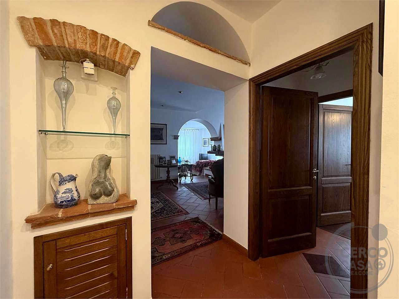 TAVERNELLE: AMPIO APPARTAMENTO NEL CENTRO STORICO